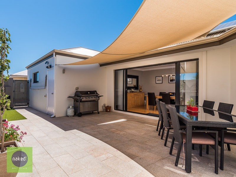 15 Regatta Boulevard, Champion Lakes WA 6111