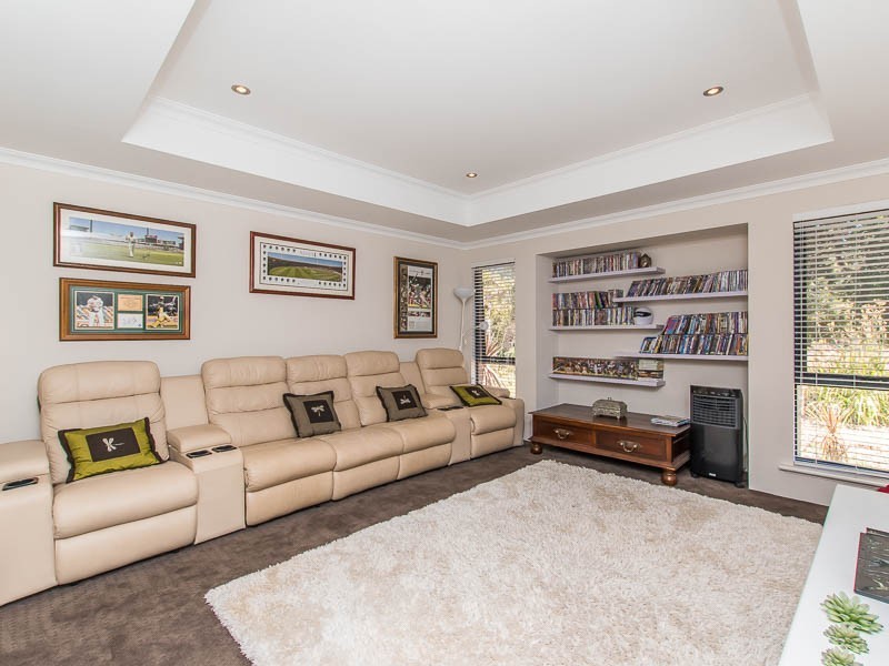 38 Vincent Lookout, Bedfordale WA 6112