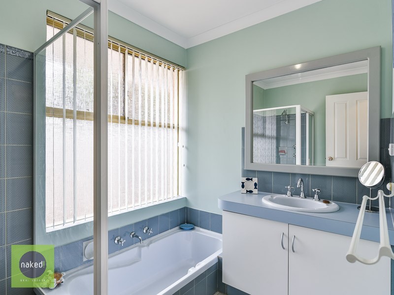 10 Regan Place, Seville Grove WA 6112