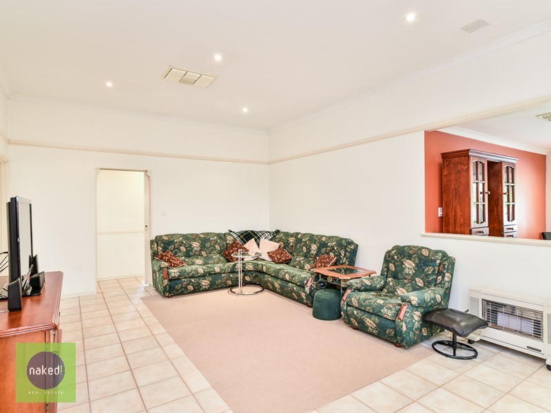 18 Bremner Circle, Canning Vale WA 6155