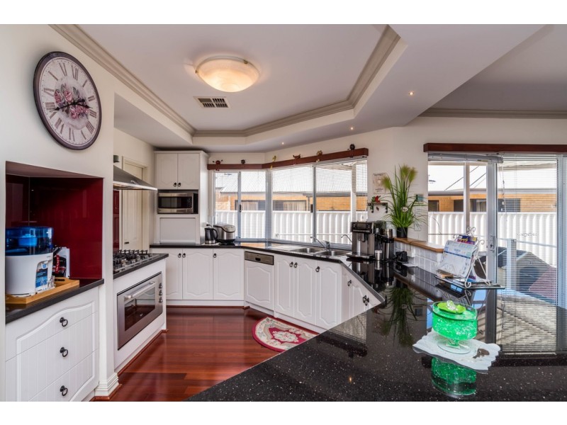 6 Wilfred Road, Canning Vale WA 6155