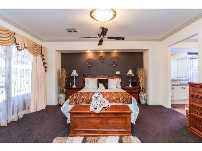 6 Wilfred Road, Canning Vale WA 6155