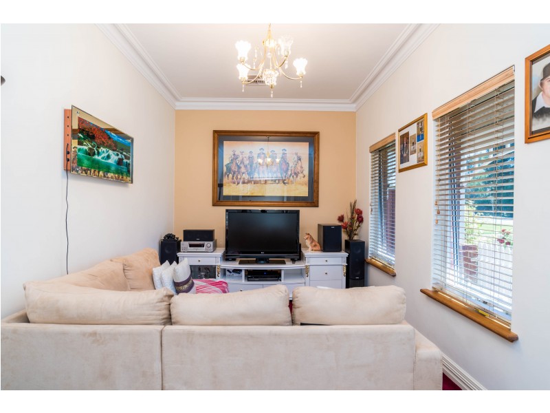 6 Wilfred Road, Canning Vale WA 6155