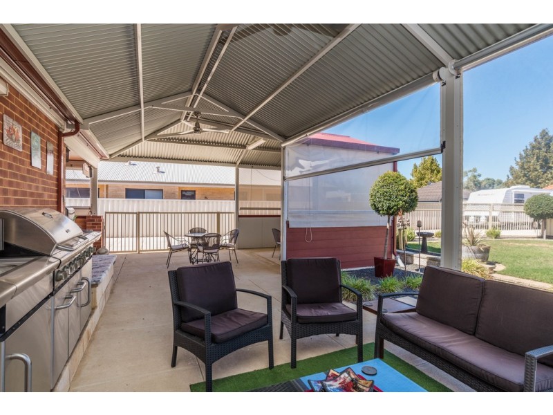 6 Wilfred Road, Canning Vale WA 6155