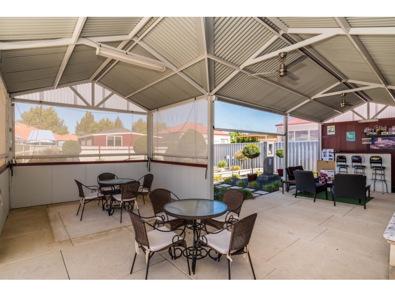 6 Wilfred Road, Canning Vale WA 6155