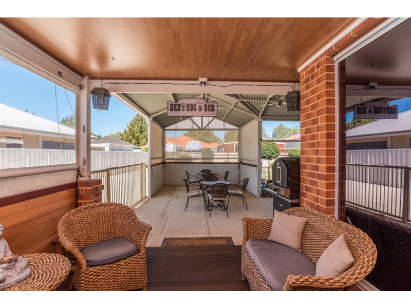 6 Wilfred Road, Canning Vale WA 6155