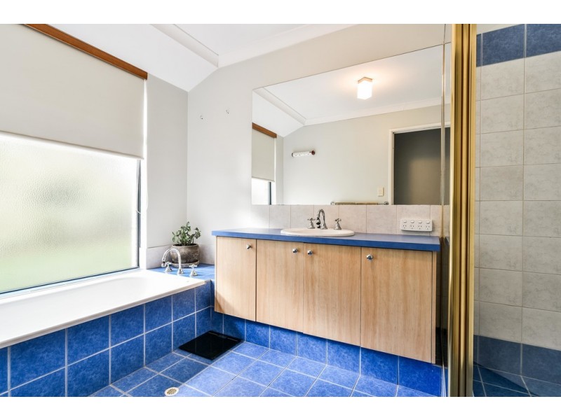 22 Costata Cove, Roleystone WA 6111