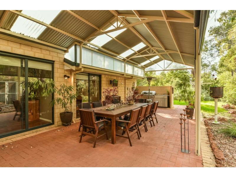 22 Costata Cove, Roleystone WA 6111