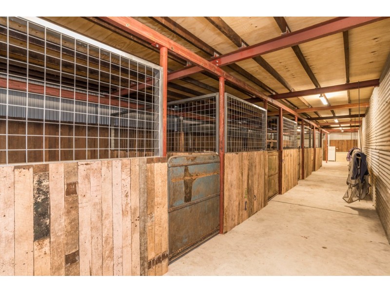 47 McNeill Road, Champion Lakes WA 6111