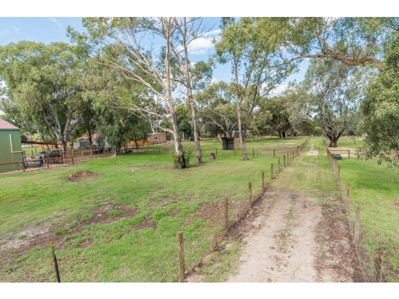 47 McNeill Road, Champion Lakes WA 6111