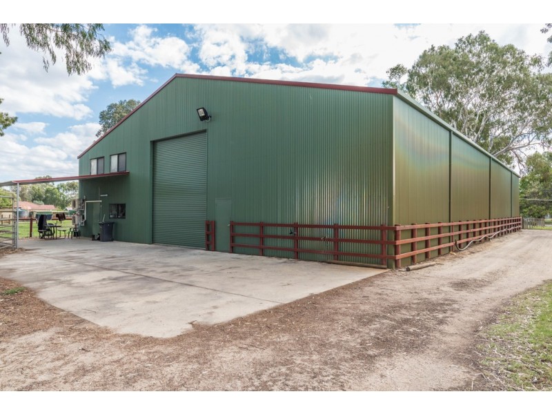 47 McNeill Road, Champion Lakes WA 6111