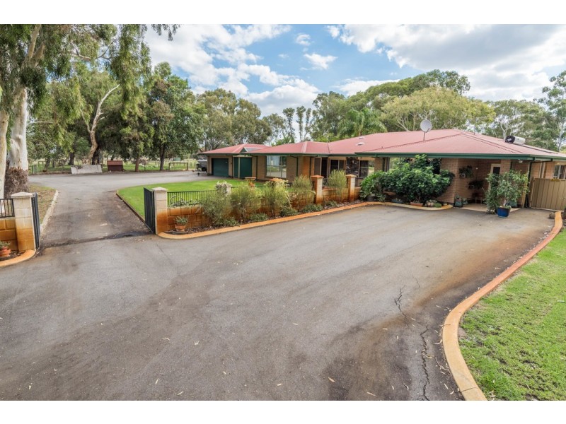 47 McNeill Road, Champion Lakes WA 6111