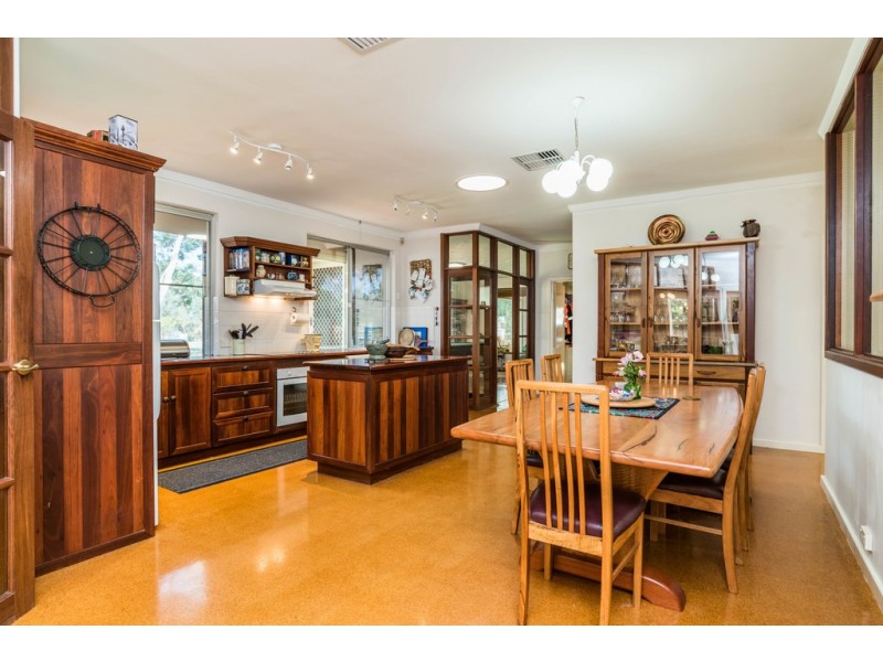 47 McNeill Road, Champion Lakes WA 6111