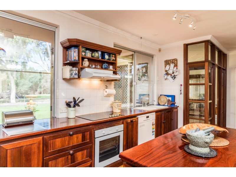 47 McNeill Road, Champion Lakes WA 6111