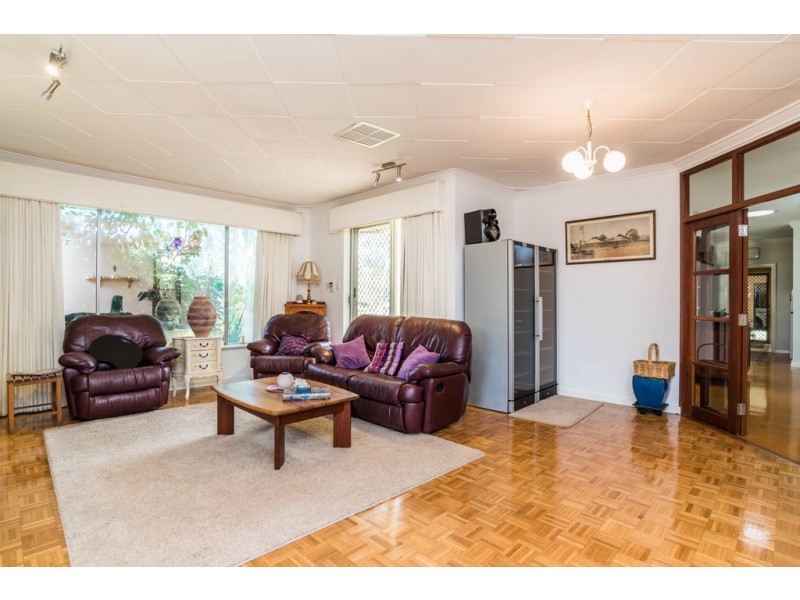 47 McNeill Road, Champion Lakes WA 6111