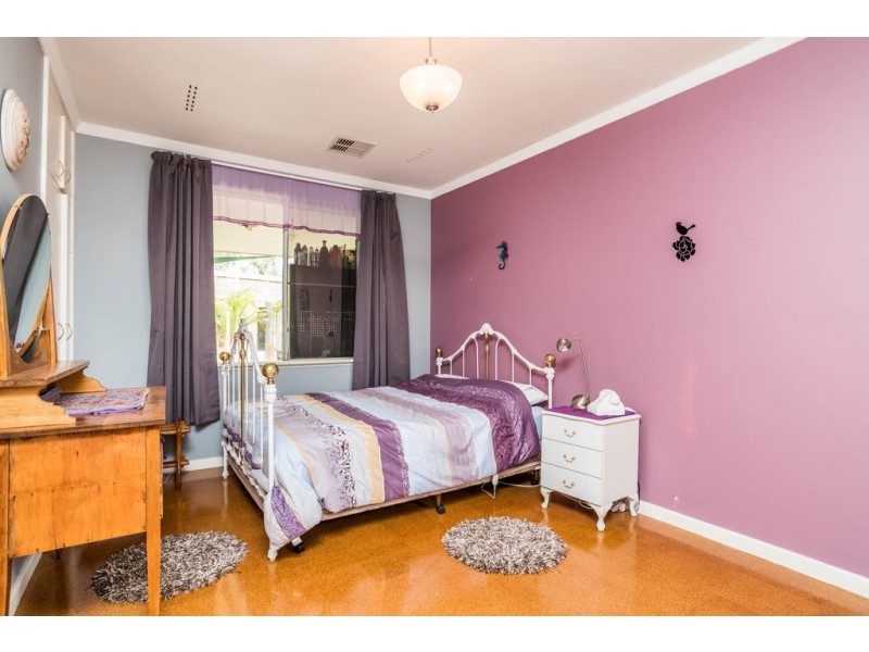 47 McNeill Road, Champion Lakes WA 6111