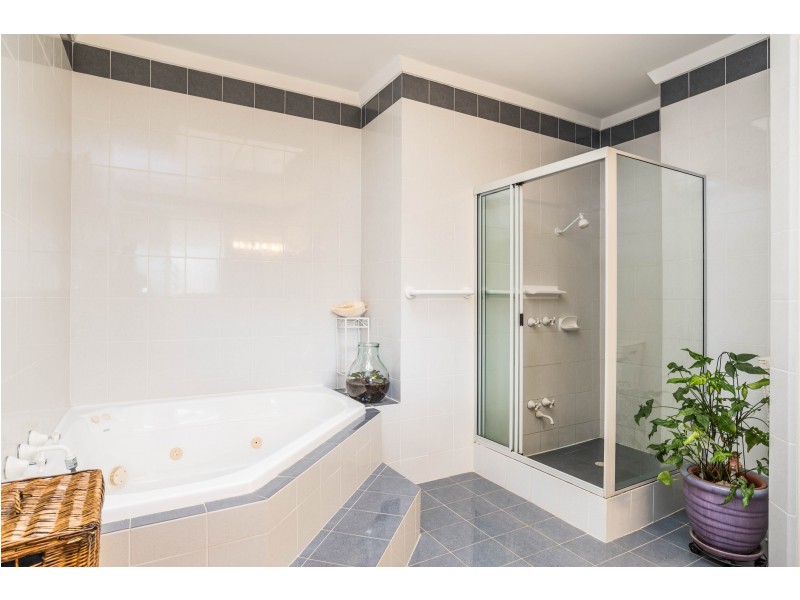 47 McNeill Road, Champion Lakes WA 6111