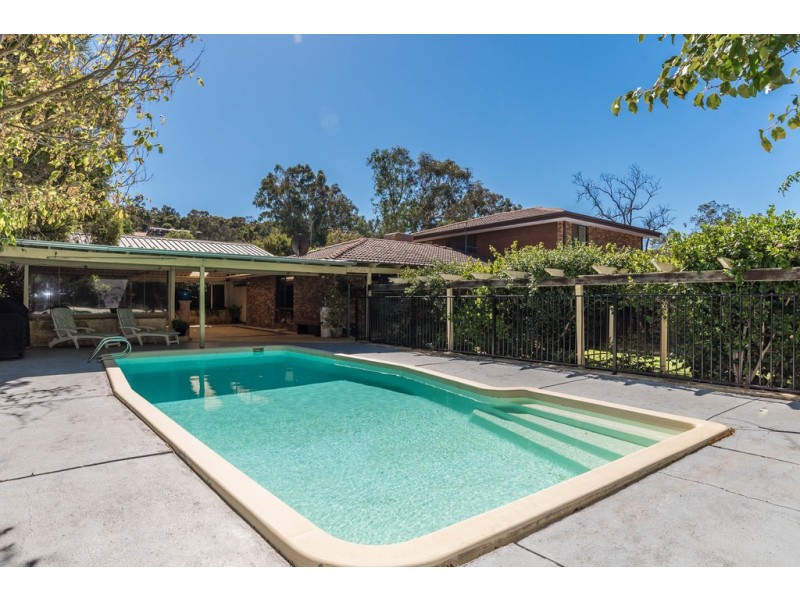 2 Ophelia Grove, Mount Nasura WA 6112