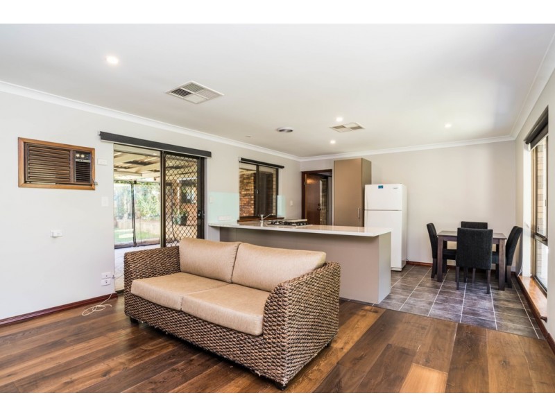 2 Ophelia Grove, Mount Nasura WA 6112