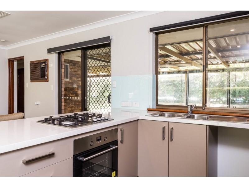 2 Ophelia Grove, Mount Nasura WA 6112