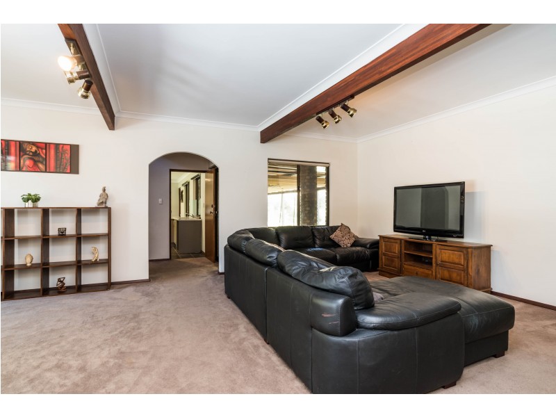 2 Ophelia Grove, Mount Nasura WA 6112