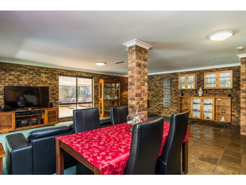 2 Ophelia Grove, Mount Nasura WA 6112