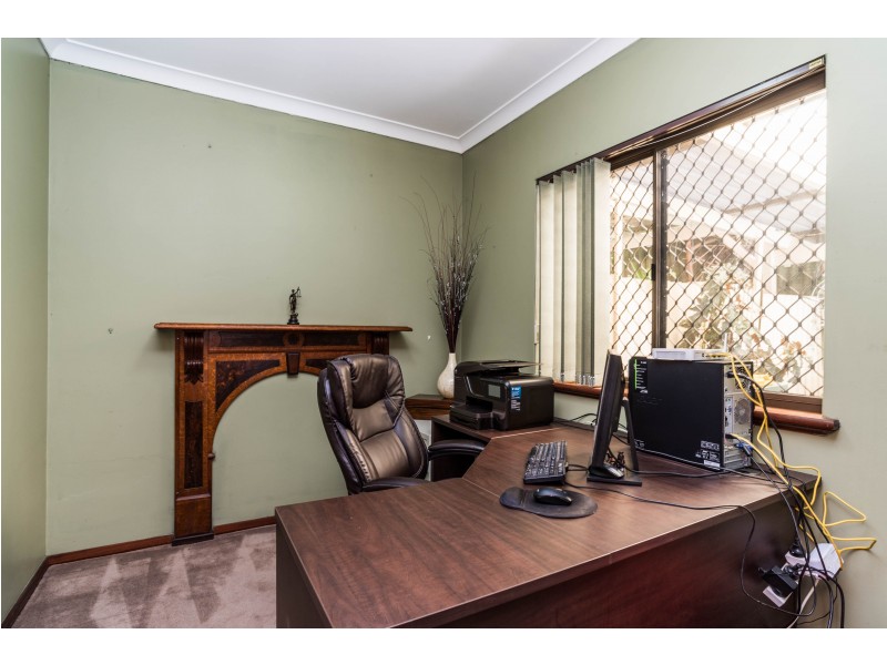 2 Ophelia Grove, Mount Nasura WA 6112