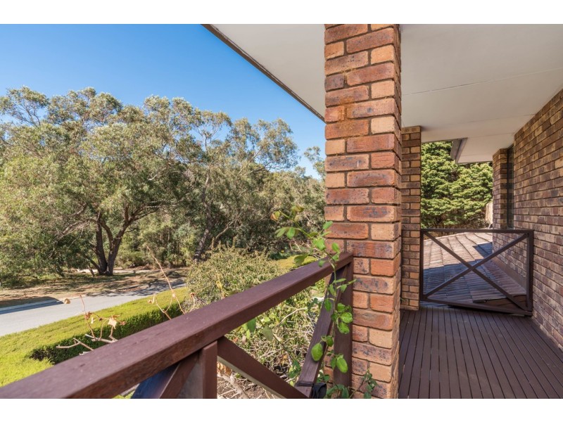 2 Ophelia Grove, Mount Nasura WA 6112