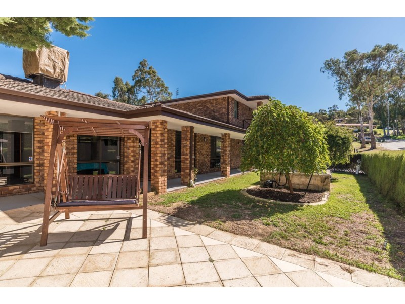 2 Ophelia Grove, Mount Nasura WA 6112