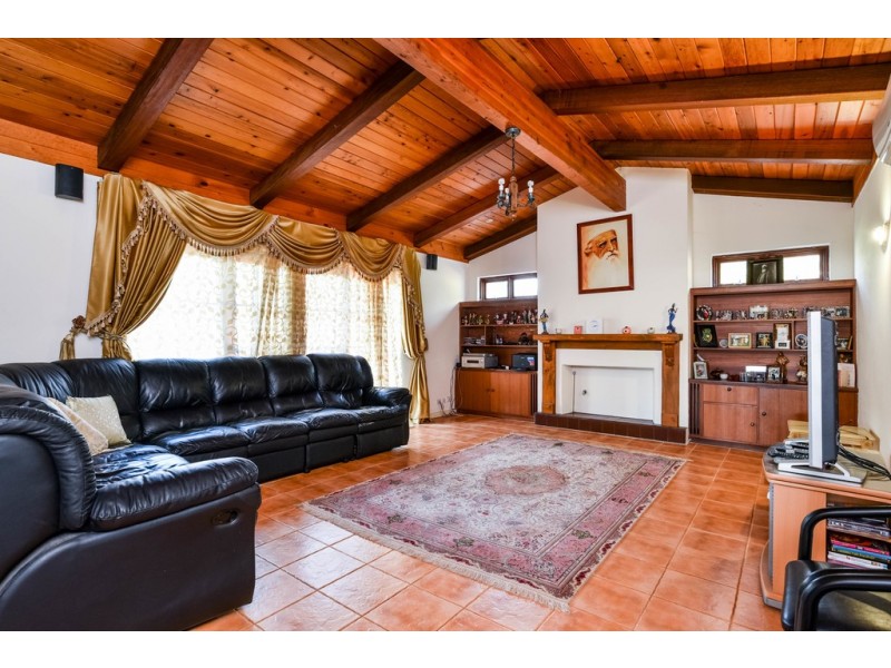 3 Colyer Rise, Mount Richon WA 6112