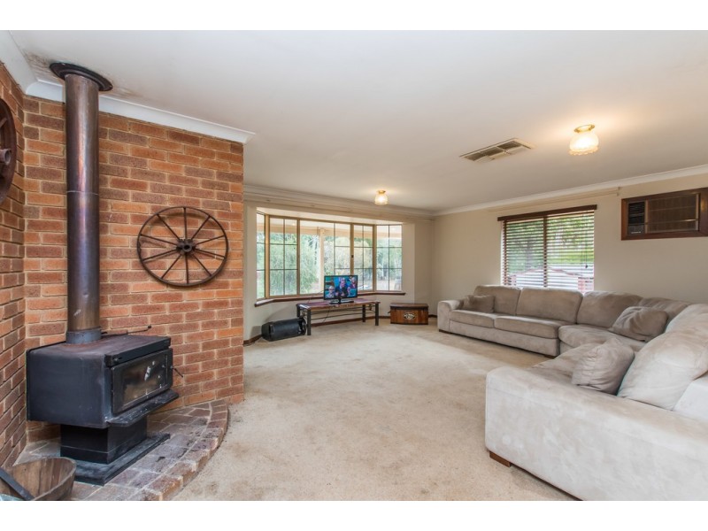 70 Wallangarra Drive, Bedfordale WA 6112