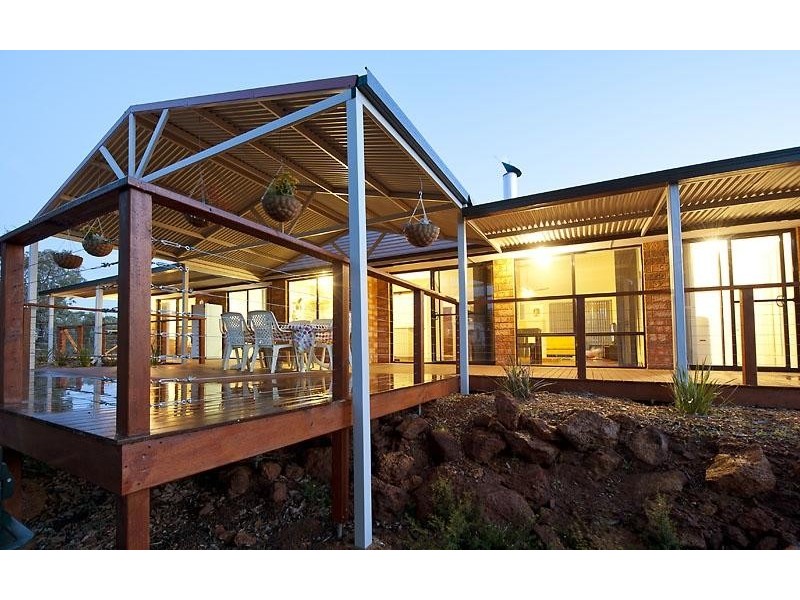 2 Hitchens Grove, Bedfordale WA 6112