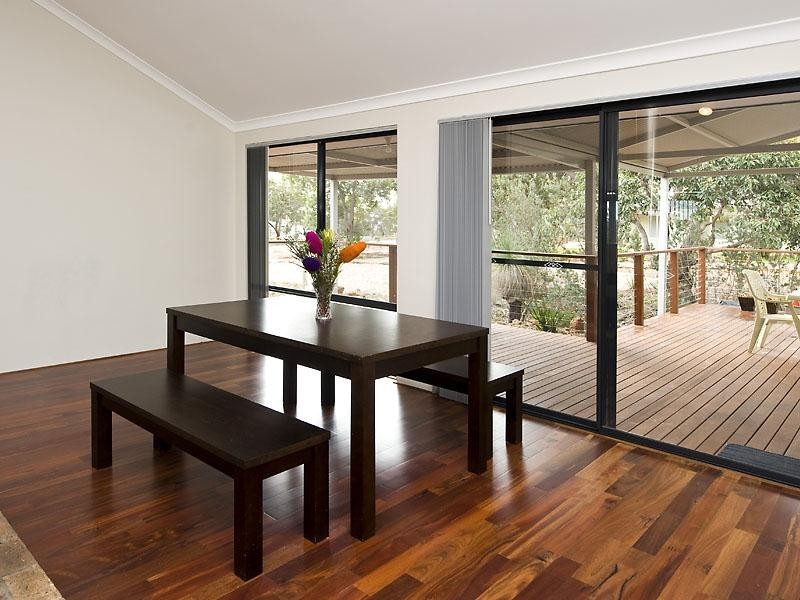 2 Hitchens Grove, Bedfordale WA 6112