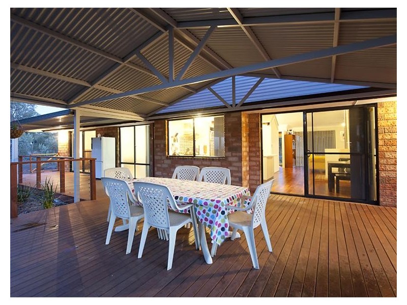 2 Hitchens Grove, Bedfordale WA 6112