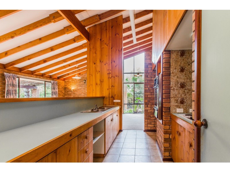 4 Looranah Street, Mount Nasura WA 6112