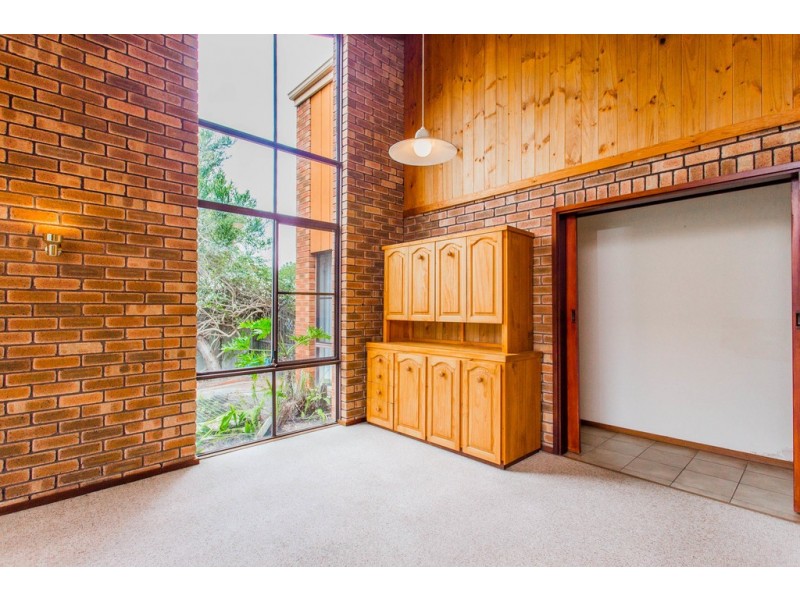 4 Looranah Street, Mount Nasura WA 6112