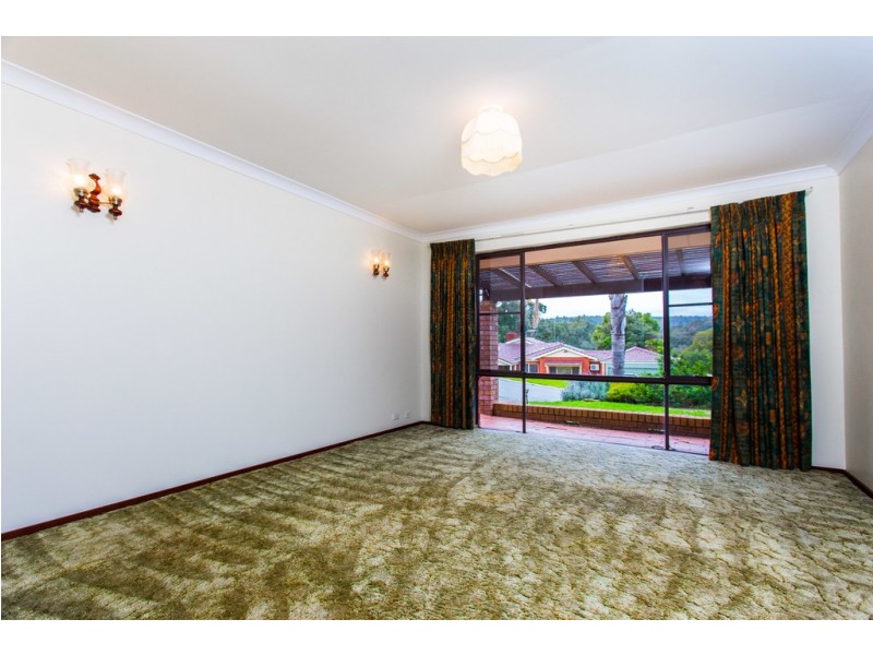4 Looranah Street, Mount Nasura WA 6112