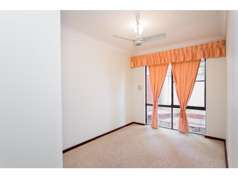 4 Looranah Street, Mount Nasura WA 6112