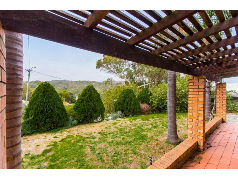 4 Looranah Street, Mount Nasura WA 6112