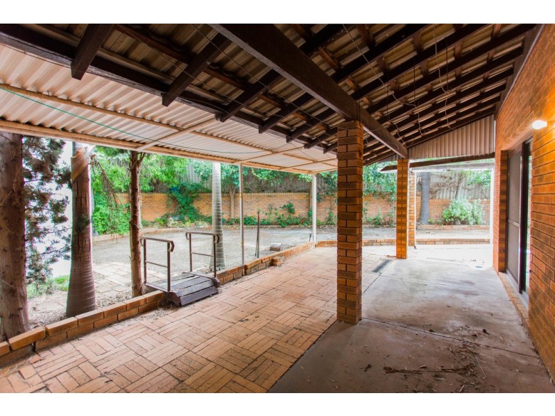 4 Looranah Street, Mount Nasura WA 6112