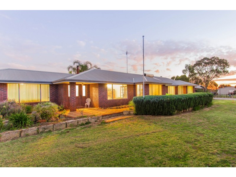 404 Karnup Road, Hopeland WA 6125