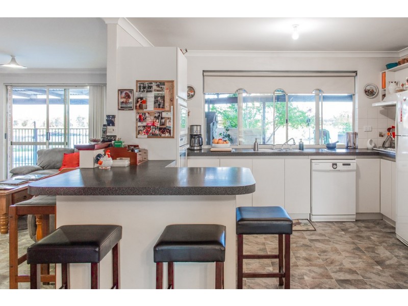 404 Karnup Road, Hopeland WA 6125