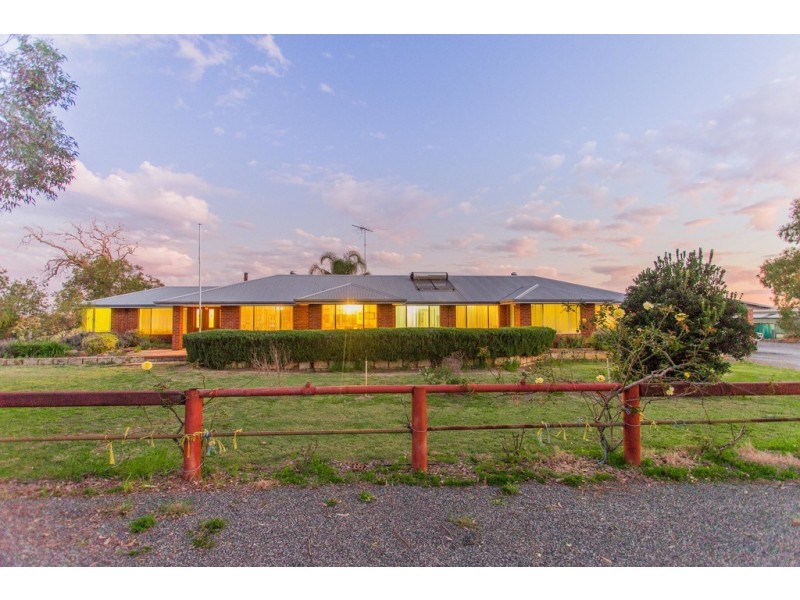 404 Karnup Road, Hopeland WA 6125