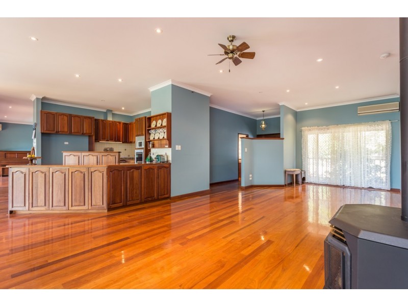 8 Serena Grove, Mount Nasura WA 6112