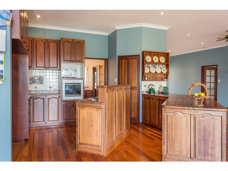 8 Serena Grove, Mount Nasura WA 6112