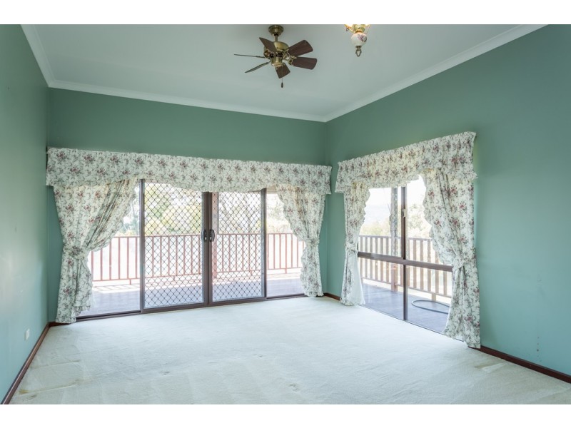 8 Serena Grove, Mount Nasura WA 6112