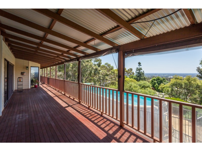 8 Serena Grove, Mount Nasura WA 6112