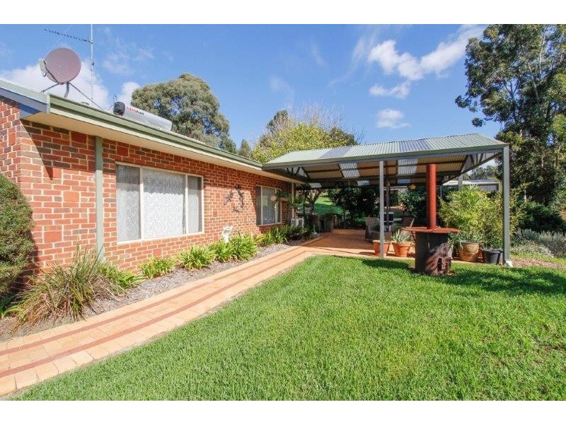 8 Scott Street, Bridgetown WA 6255