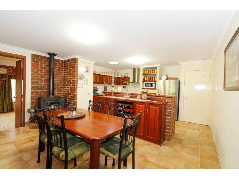 8 Scott Street, Bridgetown WA 6255