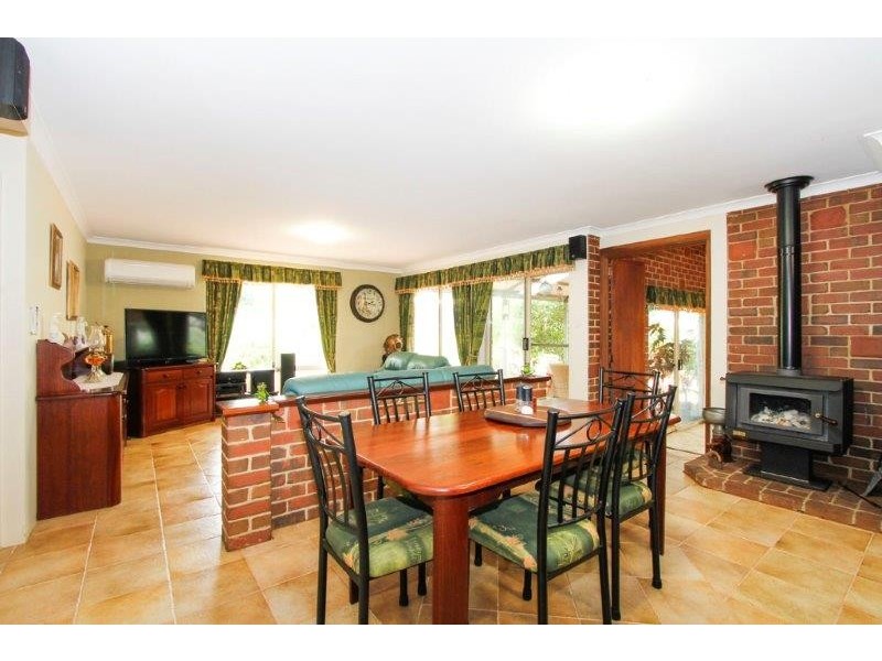 8 Scott Street, Bridgetown WA 6255